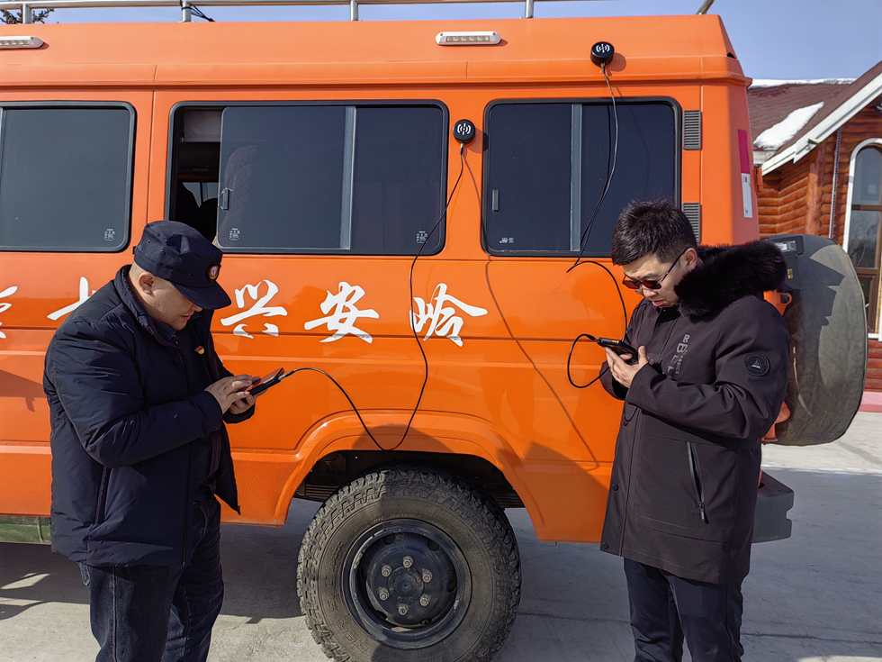 庫都爾森工公司信息中心應(yīng)急通信保障分隊開展應(yīng)急演練圖片 (3).jpg