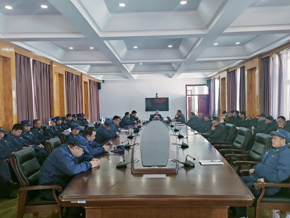 圖里河森工公司應急事務處開展駕駛員安全培訓 (3).jpg