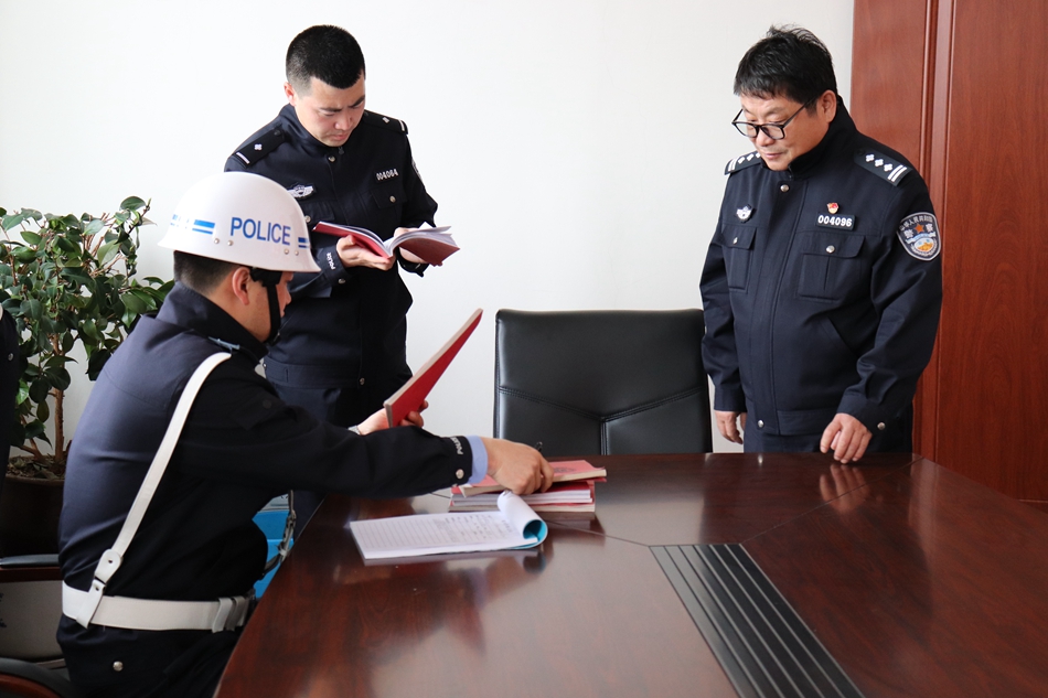 甘河分局迅速掀起“《條令》學習月”活動熱潮_副本.jpg
