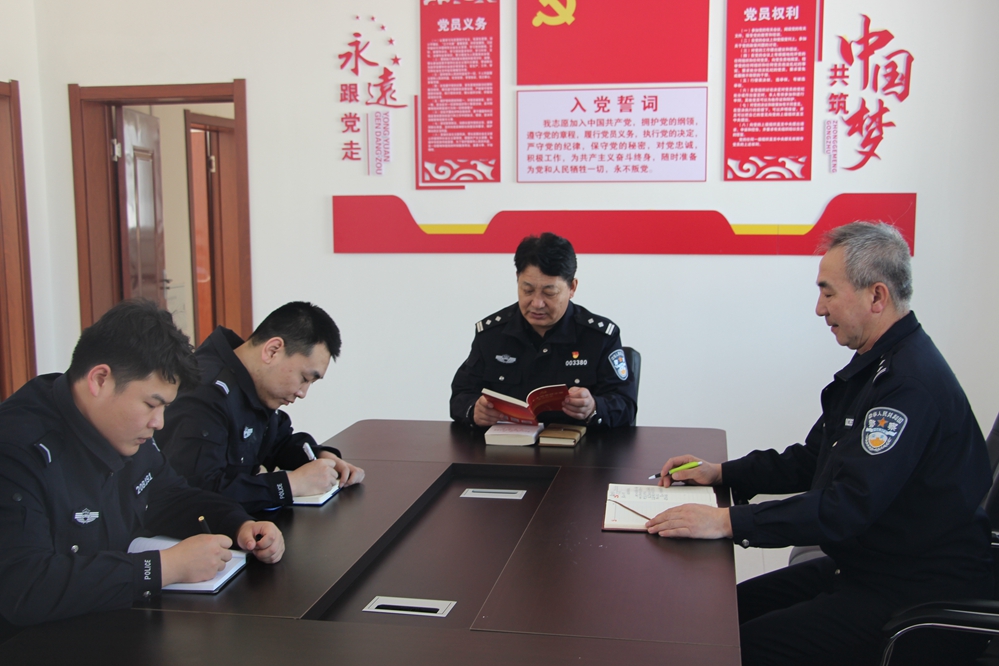 內(nèi)蒙古大興安嶺森林公安局綽源分局蘇格河派出所開展紀(jì)律條令學(xué)習(xí)活動(dòng)(1).JPG