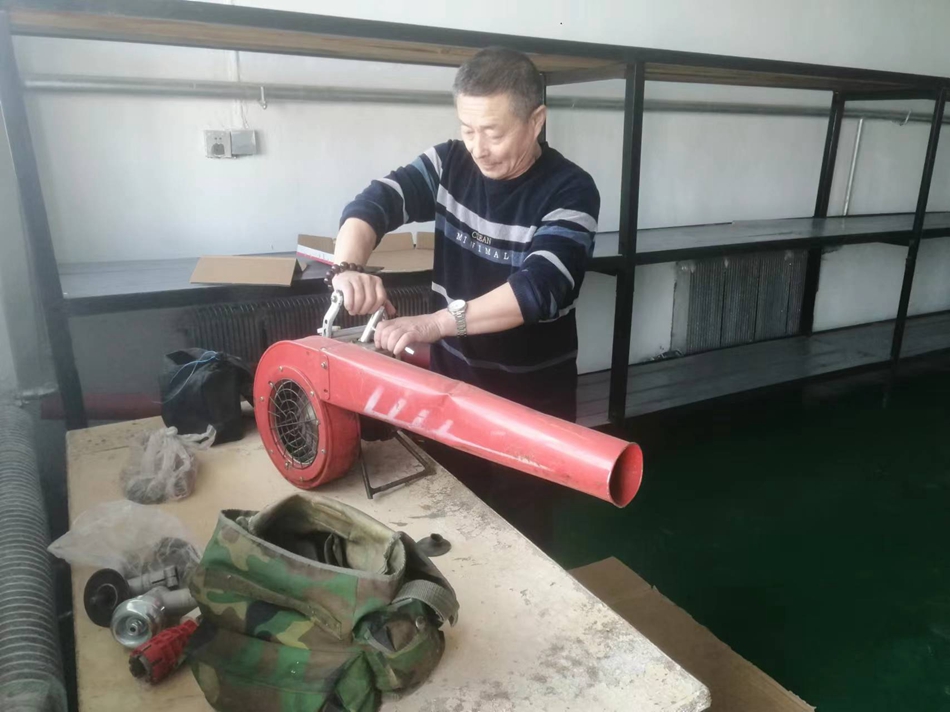 滿歸森工公司高地林場檢修風機備戰春防.jpg