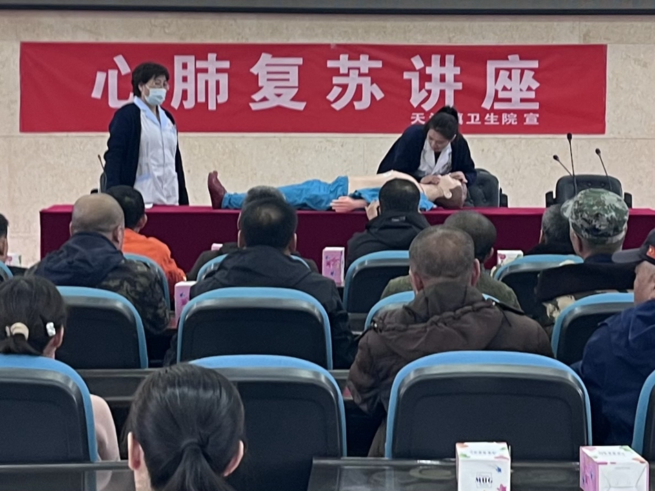 阿爾山森工公司古爾班林場開展心腹復蘇講座 (1)_副本.jpg