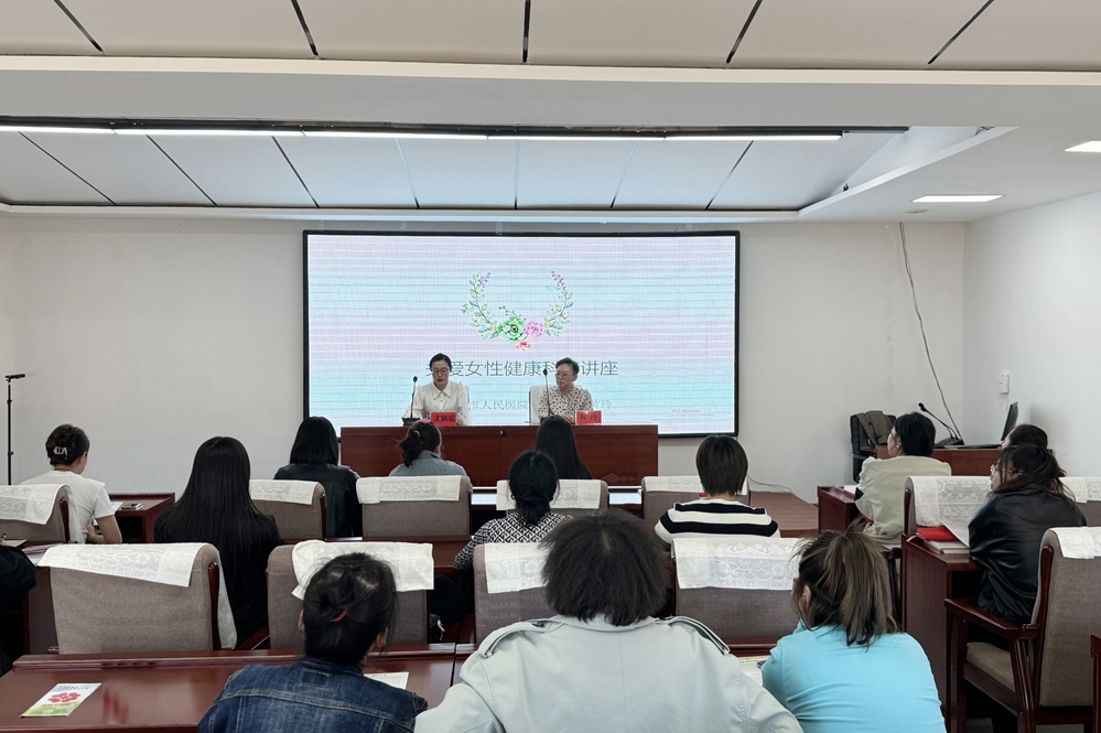 阿爾山森工公司機關黨委開展愛國衛生月活動 (1).jpg