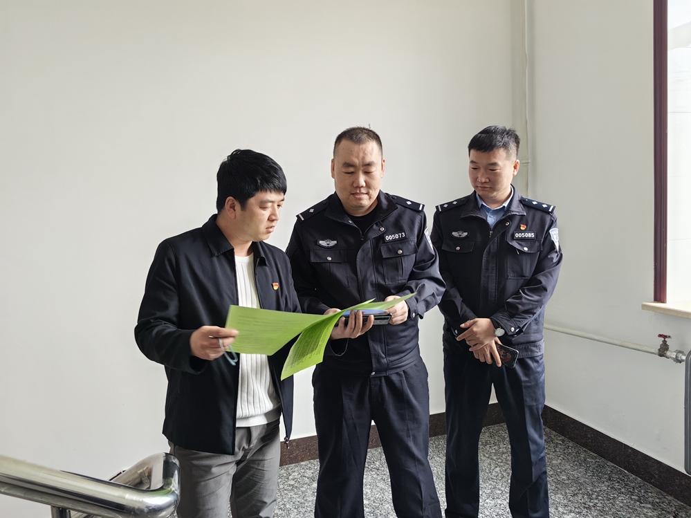 8、大林公安局北林分局深入轄區(qū)推進森林防火工作和防范破壞野生動植物資源犯罪宣傳教育活動.jpg