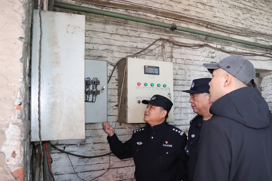 甘河分局中心派出所開展安防突擊檢查工作.JPG