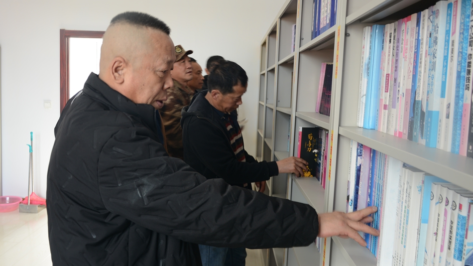 圖里河森工公司西尼氣林場開展“世界讀書日”活動.JPG