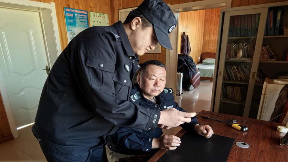1.北部原始林區分局恩和哈達派出所積極開展禁毒普法教育活動.jpg
