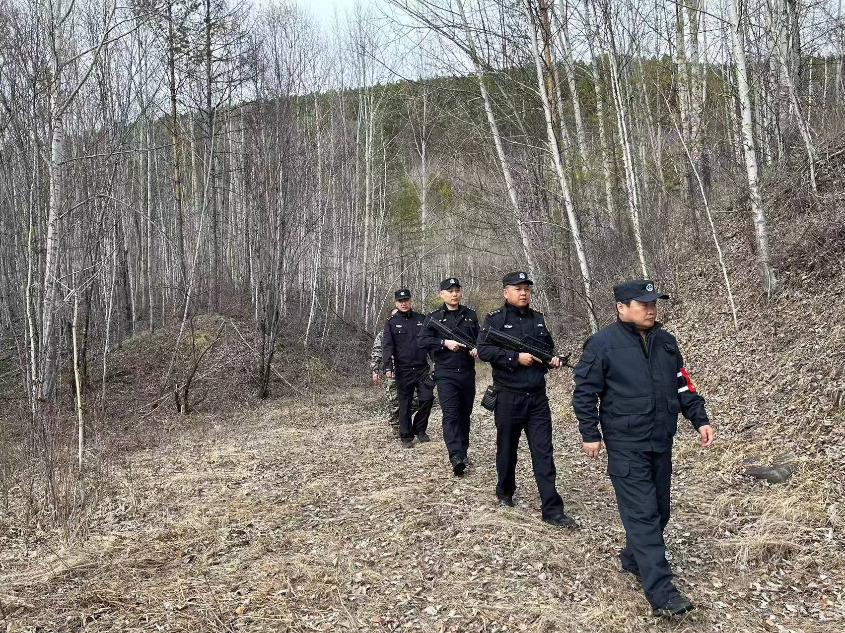 2.北部原始林區(qū)分局開展打擊非法狩獵、捕撈、破壞森林資源違法犯罪活動(dòng)巡查“三清”行動(dòng).jpg