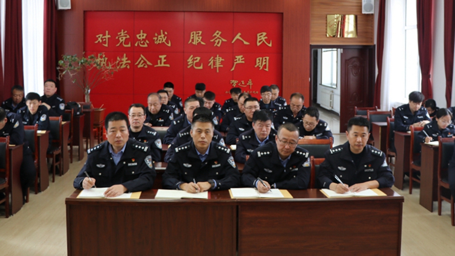 庫都爾分局黨委書記講授黨紀(jì)學(xué)習(xí)教育專題黨課 (1).JPG