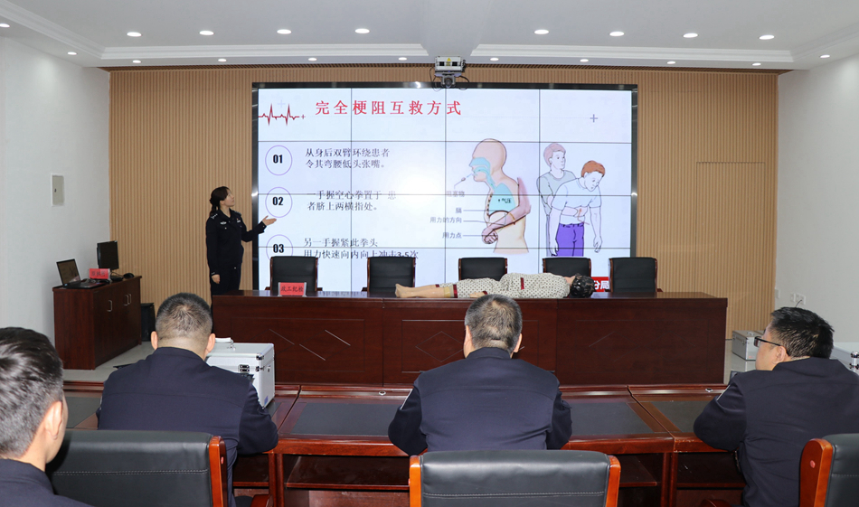 大林公安局庫都爾分局組織開展緊急醫(yī)療救治培訓(xùn)活動(dòng) (3).JPG