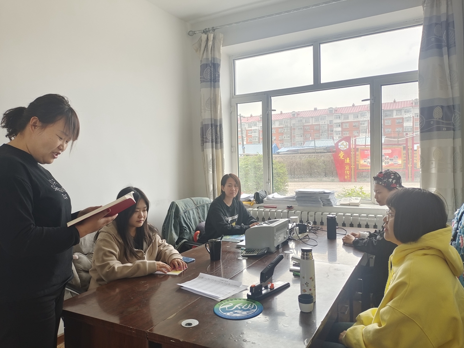 阿里河森工公司森調隊開展“團結意識入人心，民族團結一家親”民族政策宣傳活動.jpg