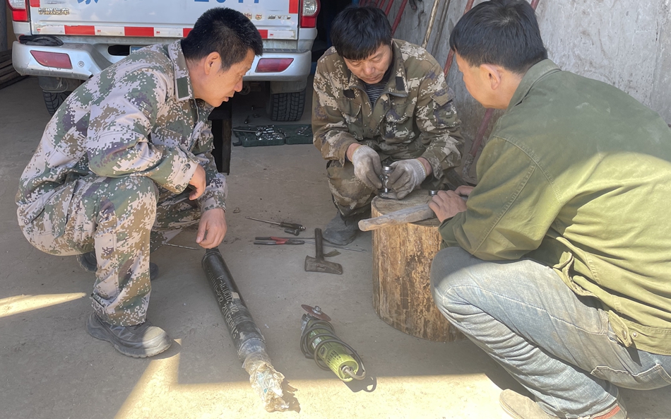 滿歸森工公司中心苗圃維修車輛1.jpg