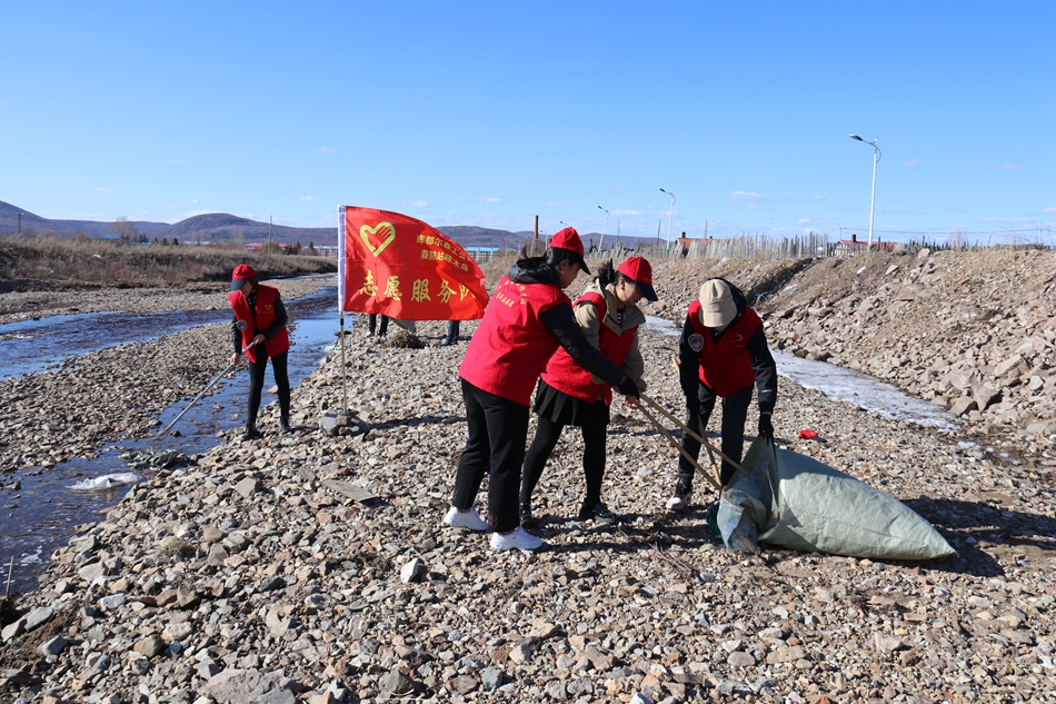 庫都爾森工公司森防站團支部開展“‘河’我一起·保護母親河”志愿服務活動1.jpg