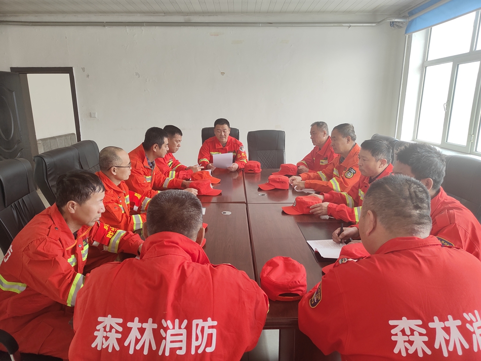 伊圖里河林業有限公司溫河經營管護中心開展防滅火避險知識、技能培訓.jpg