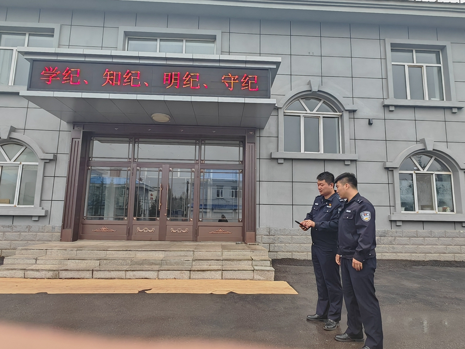 內蒙古大興安嶺森林公安局綽源分局開展電子顯示屏檢查 筑牢網絡安全防線1.jpg