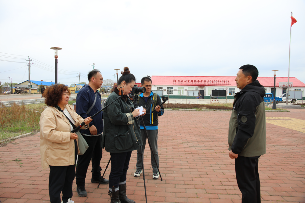 “興安千里行”主題采訪團到大楊樹林業局有限公司采訪當前重點工作 (2).png
