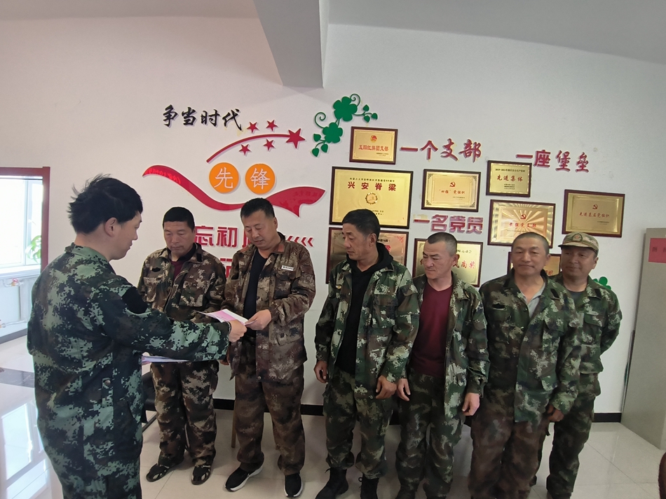 綽源森工公司梨子山林場黨支部有序推進民族政策宣傳月活動.jpg