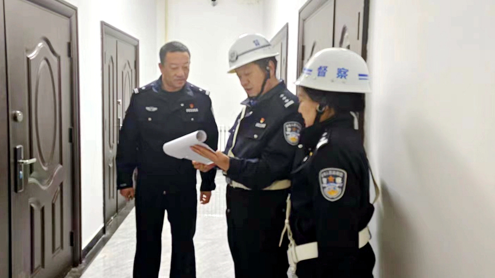 綽源分局督察法制大隊開展公務用槍專項督察.jpg