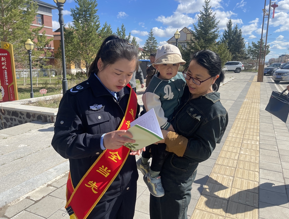 阿爾山森工公司森防站和阿爾山市林業和草原局聯合開展2024年“林草生物災害防控宣傳”活動.jpg