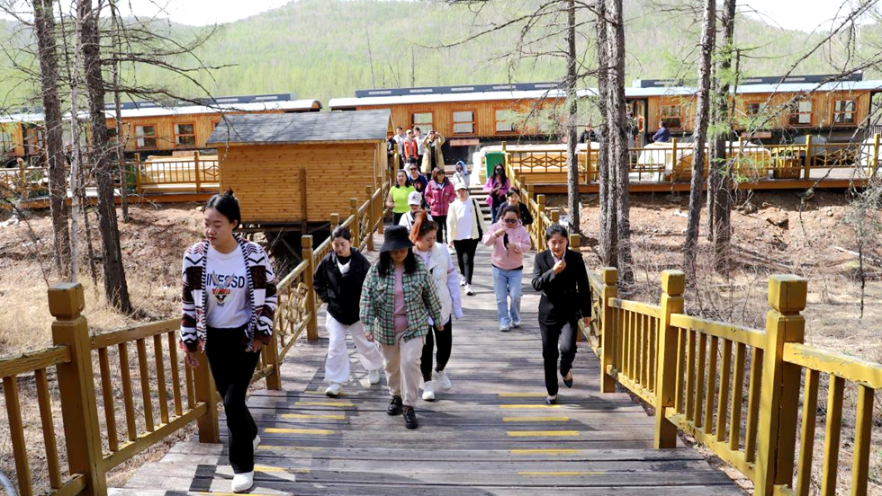 30余家旅游企業及市場主體赴莫爾道嘎景區踩線調研 (3).png
