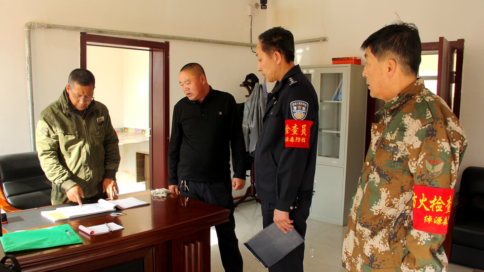 綽源森工公司應急事務處組織開展防火檢查行動.jpg