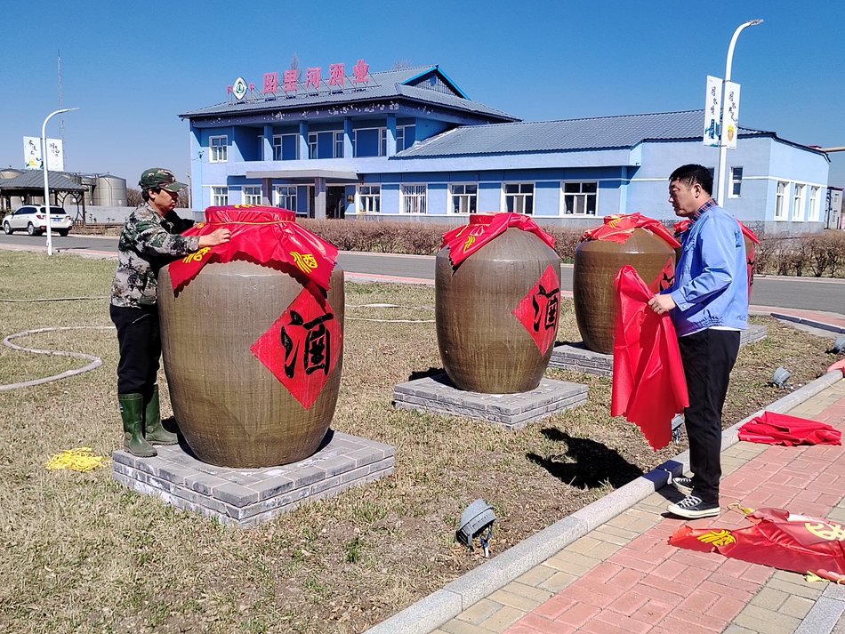 圖里河酒業酒缸蓋布換新，廠區氛圍煥彩 (2).jpg