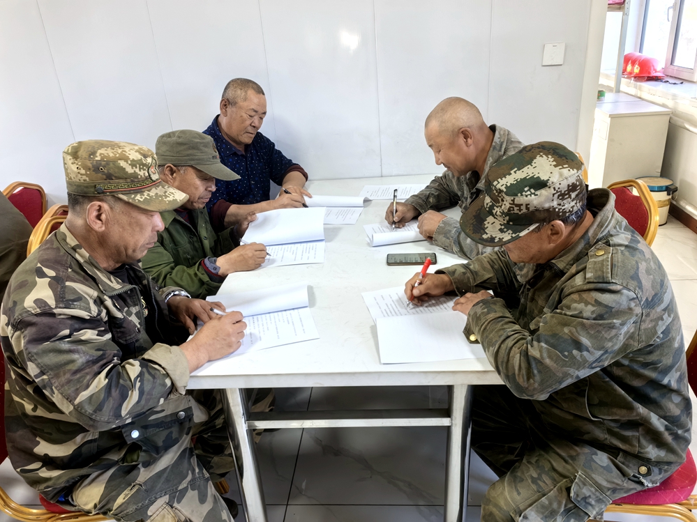 庫都爾森工公司育林林場工會組織職工開展消防安全知識答題活動.jpg