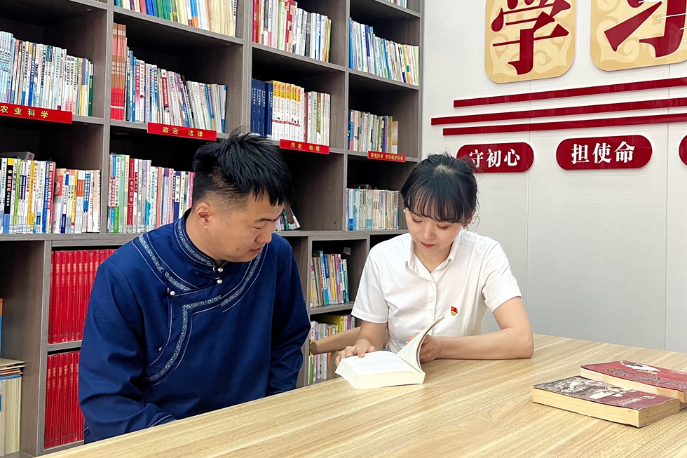 大楊樹林業有限公司大楊樹林場聯合多布庫爾獵民村共同開展黨規黨紀知識學習活動.jpg