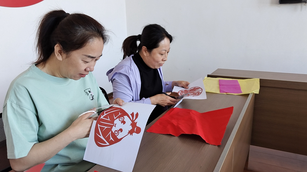 剪民俗 迎端午——烏爾旗漢森工公司森林調查設計大隊開展“我們的節日·端午”活動2.jpg