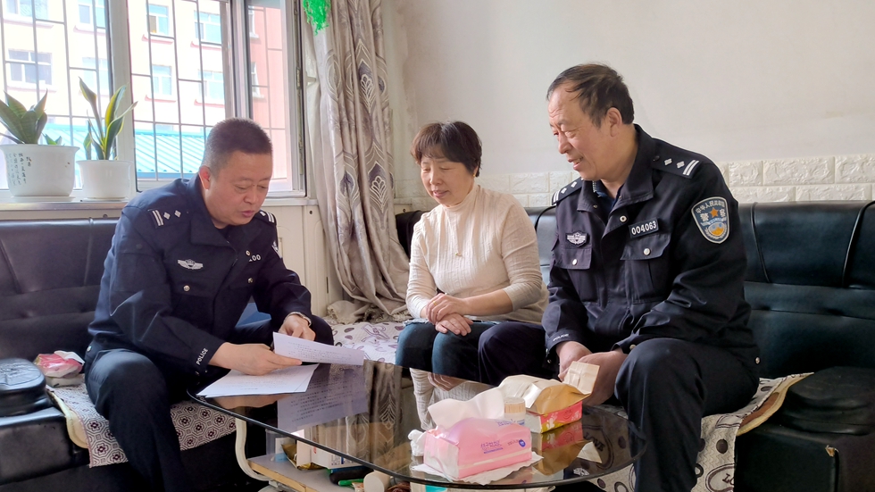 甘河分局奇力濱派出所開展廉政“家訪”活動.jpg