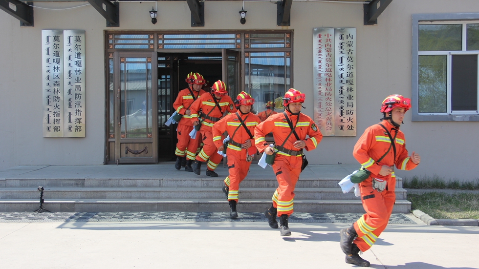莫爾道嘎森工公司應急事務處開展森林防滅火實戰演練.JPG