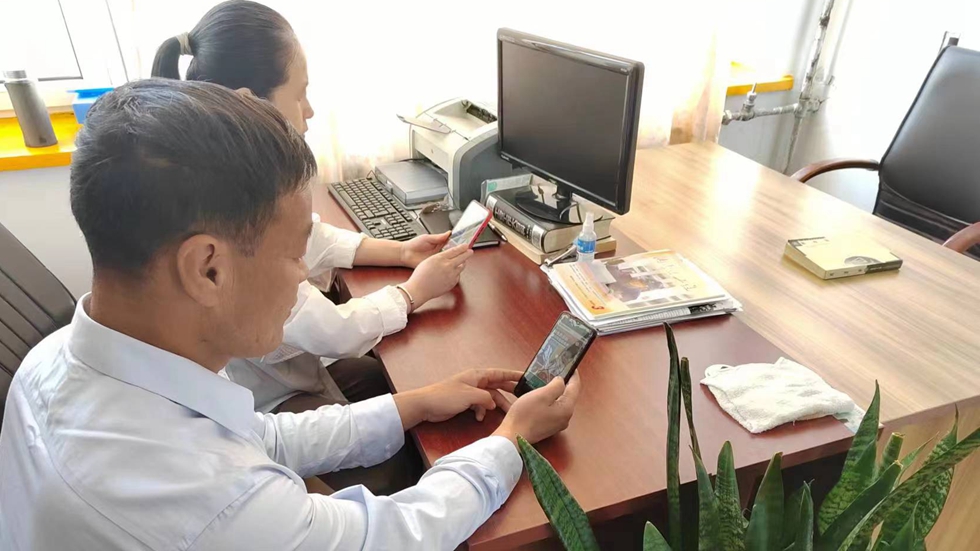 得耳布爾森工公司永青林場工會組織職工收看“預防蜱蟲叮咬”科普知識講座DOC 文檔.jpg
