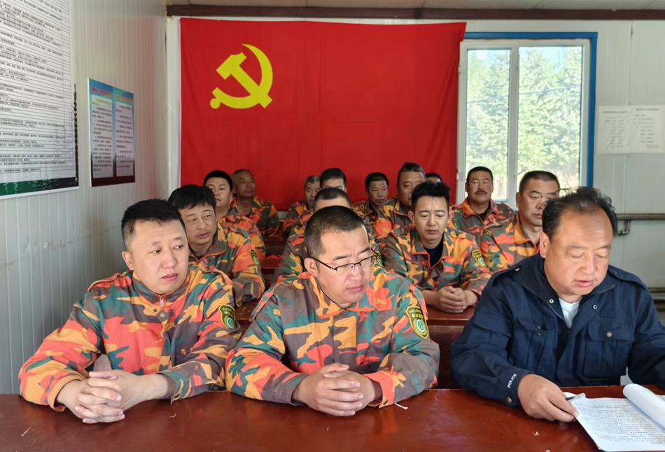 克一河森工公司諾敏林場108外站開展黨紀學習.jpg