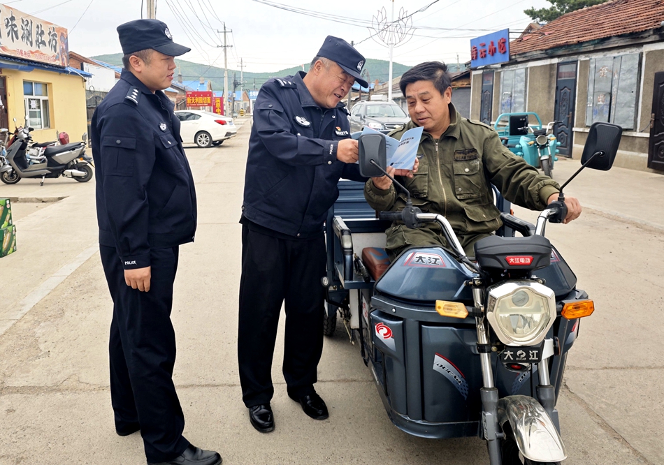 綽源派出所開展反邪教宣傳活動 (2).jpg