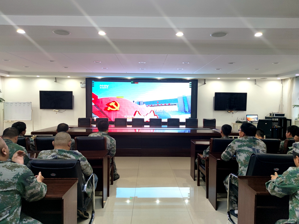 根河森工公司應急事務處森防大隊黨支部組織收看《北疆答卷-打造向北開放橋頭堡》.jpg