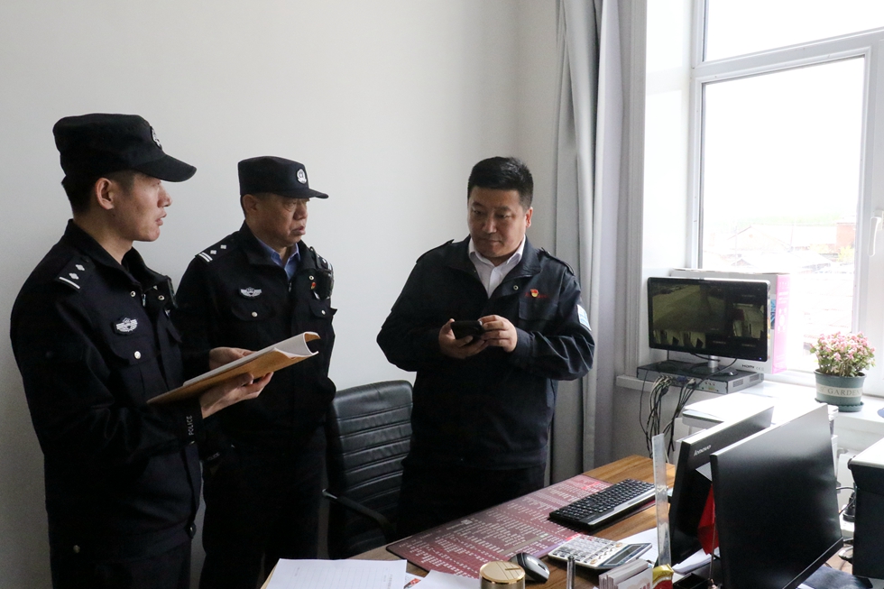 金河分局組織開展監(jiān)控技防設(shè)施摸排登記工作.JPG