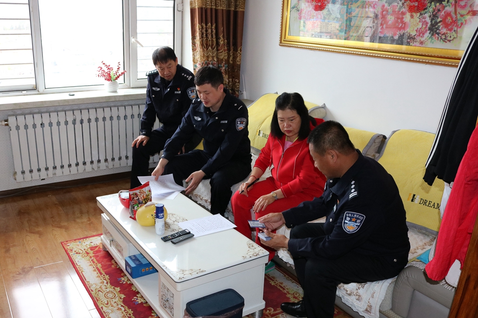 甘河分局政保治安大隊開展廉政家訪活動.JPG