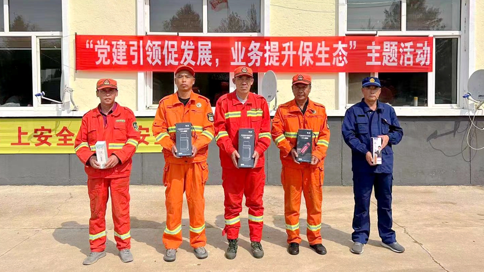 莫爾道嘎森工公司永紅林場靠前駐防隊聯合大楊樹林業公司庫莫林場開展“黨建引領促發展 業務提升保生態”森林防火技能競賽2.jpg