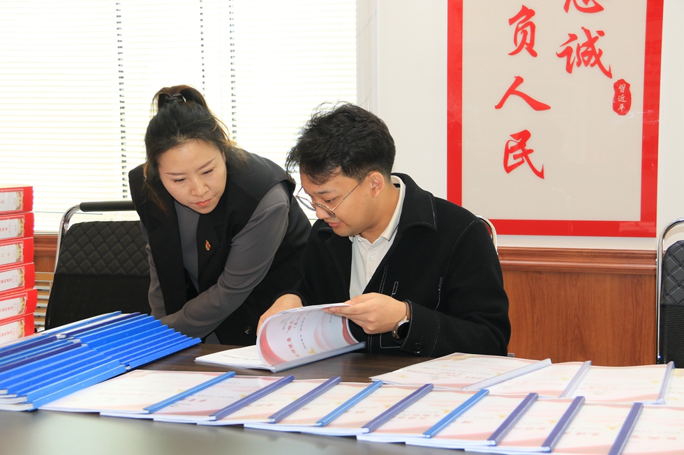 呼倫貝爾市委組織部第七考察組到莫森公司對自治區堅強堡壘“模范”支部推薦對象進行考察 (1).JPG