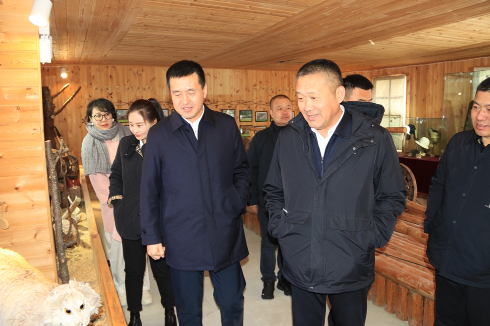 3月23日，黑龍江省漠河市到莫爾道嘎森工公司開展調(diào)研，就加強(qiáng)文旅產(chǎn)業(yè)發(fā)展合作、推進(jìn)區(qū)域旅游一體化發(fā)展進(jìn)行深入交流。（杜鳳明 ）.JPG