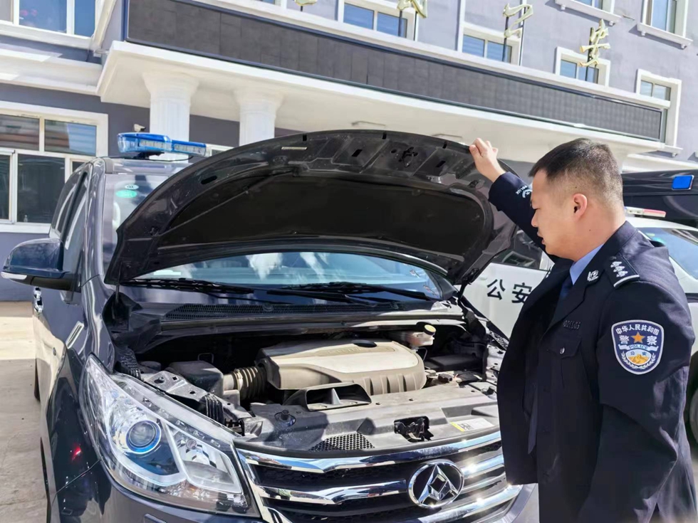 甘河分局開展警務車輛檢查圖片1.jpg