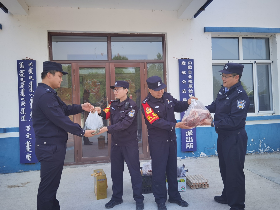 5、北部原始林區(qū)分局積極深入一線派出所開展端午節(jié)期間走訪慰問活動.jpg