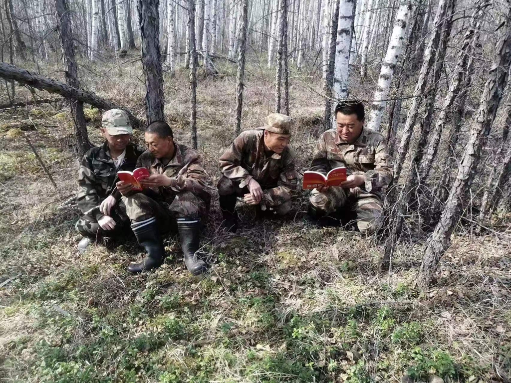 森調大隊黨總支黨紀學習進一線小隊.jpg