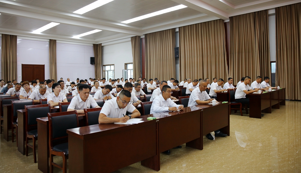 大楊樹林業有限公司召開干部警示教育大會 (2).jpg