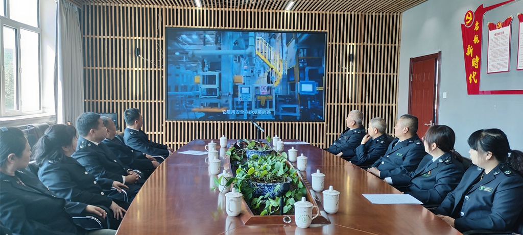 庫都爾森工公司森防站 觀看安全生產警示教育宣傳片3.jpg