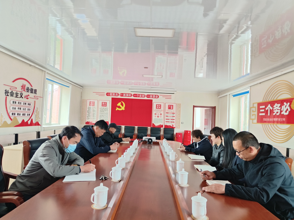 克一河森工公司莫冷格林場（機械運修處）開展黨紀學習教育集中學習 (2).jpg