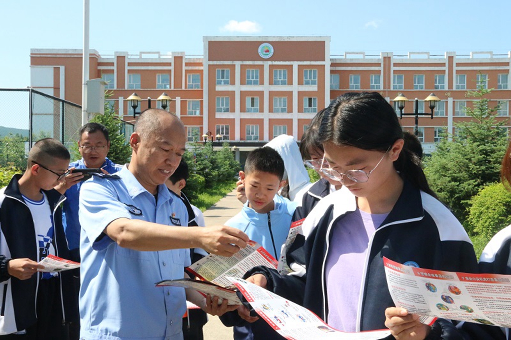 禁毒宣傳進(jìn)校園2.jpg