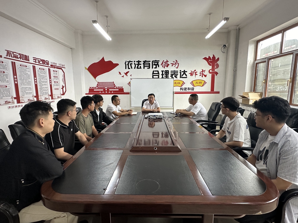 大楊樹林業(yè)有限公司森林調(diào)查設(shè)計(jì)隊(duì)召開新入職大學(xué)生見面會 - 副本.jpg
