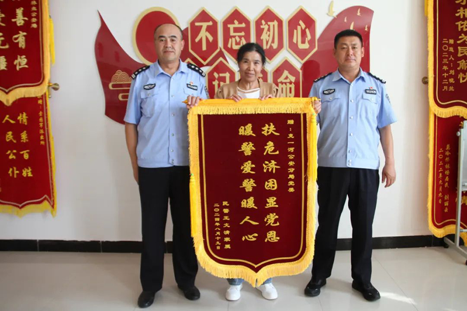 夏季行動--扶危濟困顯黨恩，暖警愛警暖人心 拷貝.jpg