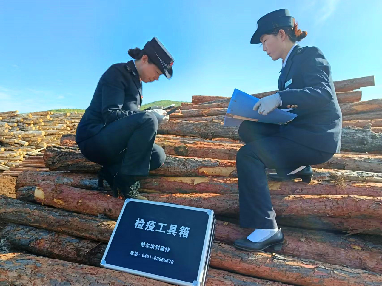滿歸森工公司森防站以業務知識和技能培訓形式，開展實地演練崗位練兵，拓展素質提升，提高檢疫員的基本技能和專業素質，確保滿歸地區生態安全和生態平衡。（麻兵）.jpg